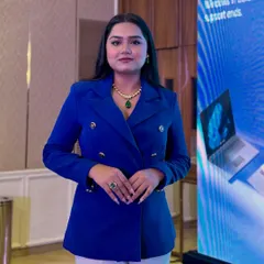 Ready for showtime at a tech meet-up for Microsoft and HP. For corporate events, I bring a sharp, professional presence to ensure the brand's message is delivered with clarity and confidence.