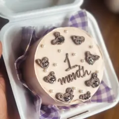 From monthly milestones to inside jokes, our bento cakes say it all. These small treats are perfect for any occasion, featuring designs like cute rainbows, hot air balloons, and even a Lightning McQueen quote.