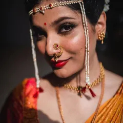 A close-up portrait of a beautiful Maharashtrian bride. I pay close attention to the details of traditional attire, like the intricate nath and mundavalya, ensuring these important cultural elements are captured with elegance.