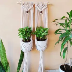 A classic double plant hanger in natural off-white. This design allows you to hang two plants vertically, making it a great space-saver for apartment balconies or small rooms.