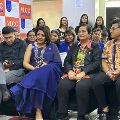 Our esteemed faculty and guests of honor celebrating with students during the CIDESCO certification ceremony. We believe in recognizing and celebrating every student's milestone.