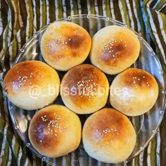 Freshly baked and straight from my oven, these soft buns are filled with your choice of spiced mince or a cheesy chicken mixture. They are a warm and comforting addition to any party menu.