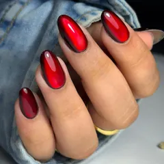 This look showcases the popular red jelly cat eye trend. I use an advanced layering technique to create a deep, magnetic glow under a glassy, high-shine finish. It’s a bold and modern style that demonstrates technical skill in creating multi-dimensional effects.