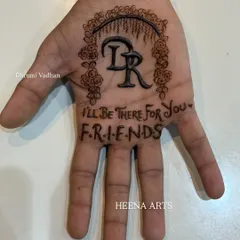 A closer look at this F.R.I.E.N.D.S inspired groom henna design. I carefully lettered the quote and framed the couple's initials 'DR' under a floral arch to create a unique piece of story-telling art.