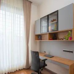 The overhead cabinets with a mix of closed and glass-front doors provide versatile storage, keeping the workspace organized and clutter-free.