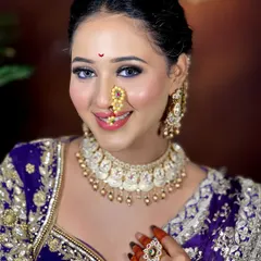 A closer look at the bridal portrait, showcasing the clean base and defined features. I teach you how to make your brides look stunning both in person and in photographs.