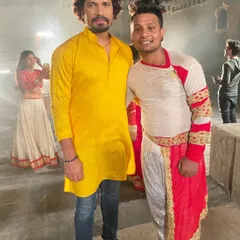 On set with Bhojpuri film actor Pravesh Lal Yadav during a song shoot. We are actively involved in the regional film industry, providing choreography and talent.