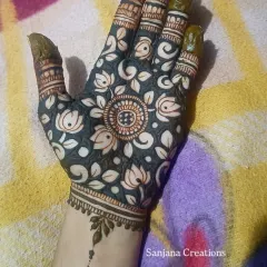 My forever favourite cutwork mehndi design. The contrast between the dark henna and the skin makes the lotus patterns truly stand out.