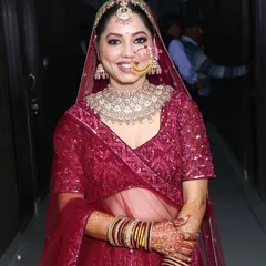 A beautiful smile from another one of my happy clients. Renting jewellery means you can have this perfect, dazzling look for any wedding function.