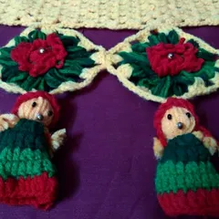 This charming toran features crocheted dolls and floral motifs. In my classes, I show you how to combine different small elements to create a larger, more intricate piece of home decor.
