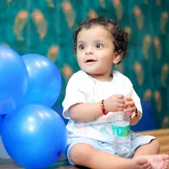 In this shot, his attention is caught by something off-camera. These spontaneous moments result in very natural and engaging baby portraits.