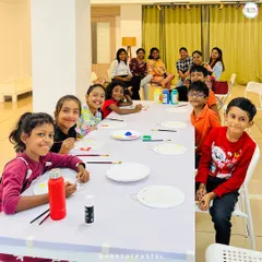 A wonderful art party with kids and their moms all creating together. We love hosting kitty parties and group events.