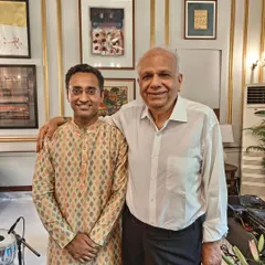 Posing with the host of a private concert, Mr. Dalmia. It is always a pleasure to bring the art of the sitar into people's homes and share my passion directly.