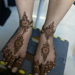 Both feet adorned with the symmetrical and elegant design.