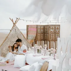 We create more than just photoshoots; we design experiences. For Jash and Hiral, we set up this dreamy picnic on a serene Goa beach, a beautiful setting for them to relax and create authentic memories together.