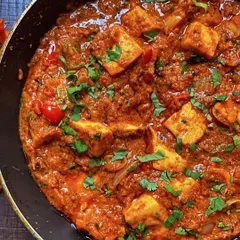 Here is my Kadhai Paneer, full of flavour with soft paneer, bell peppers, and a thick, spicy masala. I cook this fresh for parties and functions, and it's always a favourite among guests who love a classic Punjabi dish.