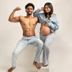 Strength and love. This fun and powerful pose celebrates both parents-to-be, blending fitness, confidence, and the joy of their shared journey.
