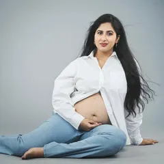 A simple, modern solo maternity portrait taken in my Bangalore studio. With minimal distractions, the focus remains entirely on the mother to be and the beautiful shape of her baby bump, creating a classic and celebratory image.