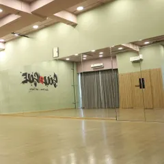 A wide view of our studio with full-length mirrors, providing the perfect environment for dancers to refine their technique.