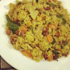 My breakfast of vegetable poha. This traditional dish is a good source of healthy carbohydrates and a probiotic. Adding peanuts makes it a protein-rich meal that helps control blood sugar and is easy to digest.