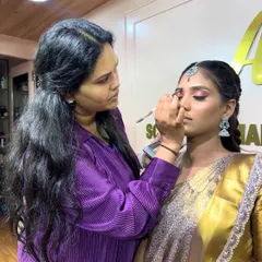 A live demonstration of a Muhurtham look in progress. Students get an up-close view of every step before they practice themselves.