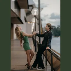 Pure, uninhibited laughter. I prompted a little dance, and this moment of genuine joy between Chris and Fifi unfolded. It’s a perfect example of how I guide couples to feel comfortable and be themselves.