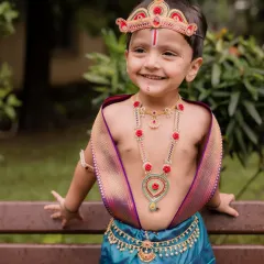 Celebrating culture and childhood with a playful Little Krishna themed photoshoot. These creative sessions are a wonderful way to create unique, lasting memories for your family.