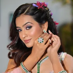 A Mehendi look should be as joyful and fresh as the celebration itself. Here, I’ve used a palette of soft pinks with shimmering details, paired with emerald jewelry, to create a look that is both dreamy and vibrant.
