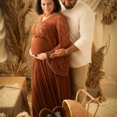 This image showcases our popular boho-themed setup, filled with warm, earthy tones, pampas grass, and natural textures. It’s a relaxed and intimate setting perfect for capturing the connection between you and your partner.