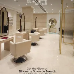 Get the glow in a setting that radiates tranquility. Our salon is more than just a place for treatments; it is a destination for relaxation and rejuvenation, where you can unwind and focus on your well-being.