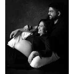 A classic black and white couple portrait that focuses purely on connection and anticipation. By removing color, we emphasize the emotion and the beautiful shape of the baby bump.