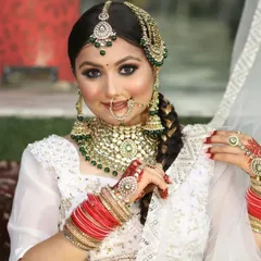 A close look at one of my complete bridal jewellery sets available for rent. This set includes a detailed matha patti, nath, choker, jhumkas, and hathphool to give you a complete and traditional bridal look.