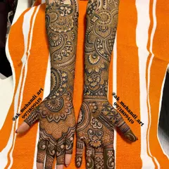 Notice the contrast between the bold, filled elements and the delicate line work in this bridal design. I teach shading techniques that give the mehndi a rich, multi-dimensional look, making the artwork stand out.