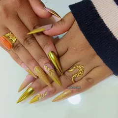If you love to make a statement, this one's for you. These are dramatic stiletto nail extensions featuring a mix of dazzling gold glitter and high-shine gold chrome. I also added some 3D leaf accents for that extra touch of glamour.