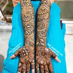 A complete bridal mehndi is a story told on the hands. I guide my students through the process of designing and executing full-arm bridal henna, combining traditional Indian motifs with modern aesthetics for a balanced and breathtaking result.