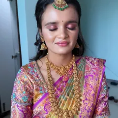 A close-up of Priyanka's reception makeup. The pink and gold eyeshadow tones were chosen to match the intricate details of her saree, creating a harmonious and regal look.