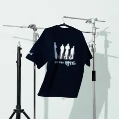 A behind-the-scenes look at a simple t-shirt shoot. Even for a basic product, the right studio setup with professional lighting stands is key to getting a clean, commercial-grade image.