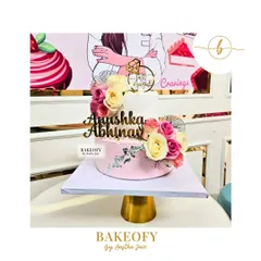 I made this 2.5 kg chocolate mousse cake for an engagement party. It features a two-tone pink and white design, decorated with elegant roses and a touch of silver for a sophisticated look.