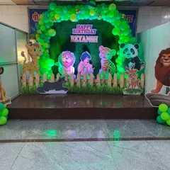 Another view of the jungle theme birthday decoration, showing the full stage setup. The character cutouts are placed to create a lively scene, perfect for a child who loves animals and adventure stories.