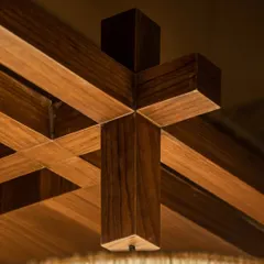 Craftsmanship is at the heart of our work. This close-up from the Grid Pavilion restaurant shows the intricate joinery of the custom wooden ceiling grid, a detail that adds structural beauty and a sense of order to the dining space.