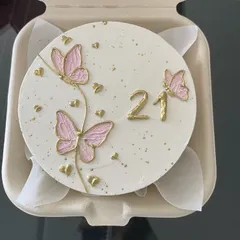 This design features delicate, hand-piped butterflies with gold detailing for a 21st birthday. We can adapt nature-inspired themes like this to suit any color palette or special occasion.