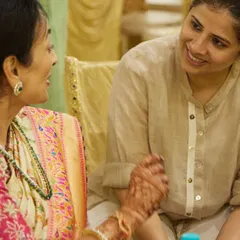 A moment of connection between guests. We strive to create an atmosphere where your loved ones can relax, converse, and create lasting memories together.