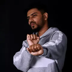 A shot from a more casual portfolio shoot. My style is versatile, just like my music. I can switch from formal wedding attire to a more relaxed vibe for a casual birthday party or sangeet.