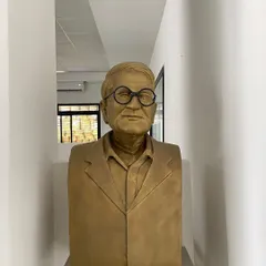 A bust of the great Indian architect Charles Correa on a university campus. His work and his writings on Indian urbanism have been a significant influence on my own thinking.