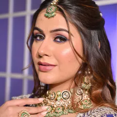 A full bridal look that is both traditional and glamorous. This is the result you can achieve when you trust your artist and prepare your skin properly.