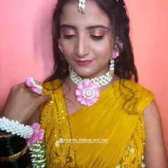 This is for the bride who wants to keep it real. A beautiful Haldi look created with no false lashes and no contact lenses, just pure, natural grace and a radiant glow.