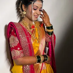 A happy, candid moment with my bride Sayali. Her natural glow is enhanced with a minimalist makeup approach, perfect for a traditional wedding.
