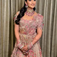 Mehak radiating pure joy on her reception day. The sparkly eyes and glowing skin were the perfect finishing touches to her beautiful bridal look.