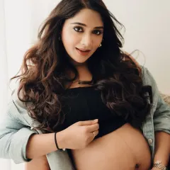 A beautiful close up showing off the baby bump. This casual and intimate shot captures the excitement and beauty of pregnancy in a very real and down to earth way.