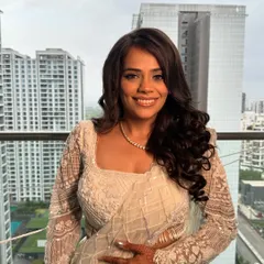 Her smile says it all! This unfiltered photo shows how the makeup looks fresh and natural, enhancing her features perfectly.
